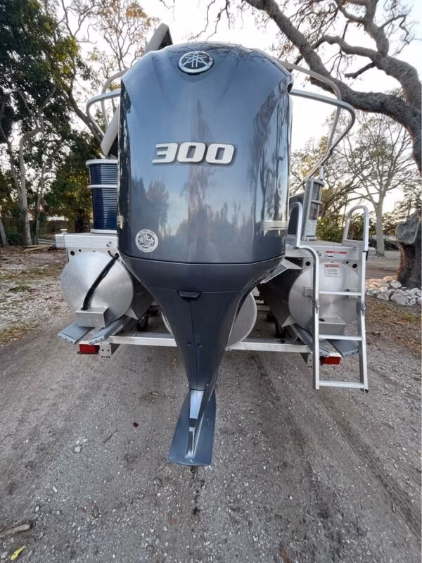 8-600x800 Yamaha F300 V6 4.2L Digital 25 F300XCA Outboard Motor